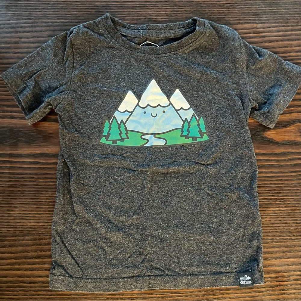 Whistle & Flute Kawaii Mountain T-shirt
Size 5-6